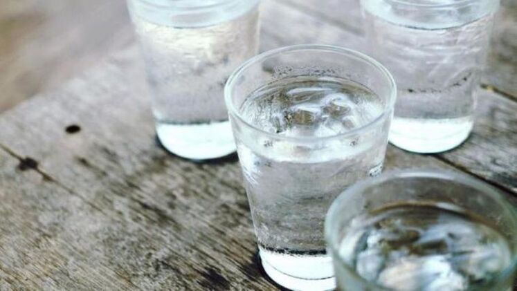 Kur përdorni diuretikë për humbje peshe, duhet të pini shumë ujë. 